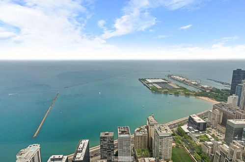 175 Delaware Pl, Chicago IL 60611-1756 exterior