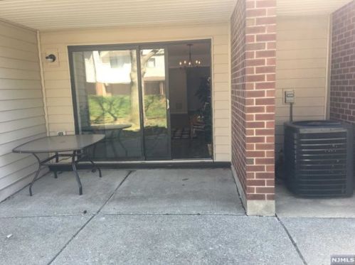 7 Millay Ct, Teaneck NJ 07666-6485 exterior