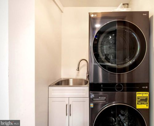 2911 17th St, Washington DC  20018-1825 exterior