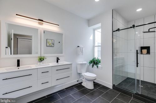 1013 24th St, Philadelphia PA  19146-2543 exterior