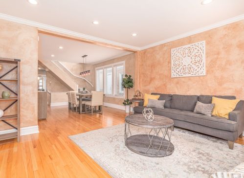 6136 Melrose St, Chicago, IL 60634-4107