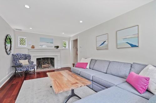 35 Wilson Ave, Valhalla NY 10595-2026 exterior