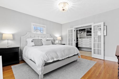 6162 Washington Cir, Milwaukee WI 53213-2472 exterior