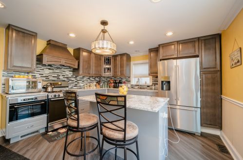 5630 Cullom Ave, Chicago IL 60634-1700 exterior