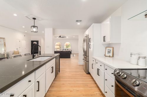 500 Aspen Dr, Chandler AZ  85226-2718 exterior