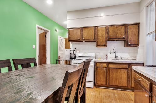 4710 Artesian Ave, Chicago IL 60659-5035 exterior