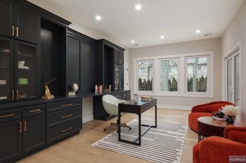 69 Grandview Ave, Upper Saddle River NJ 07458-2127 exterior