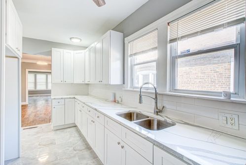 8339 Ada St, Chicago, IL 60620-3923