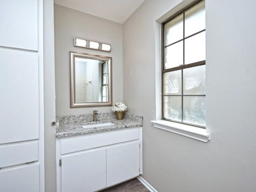 8302 Farmington Ct, Austin TX 78736-1744 exterior