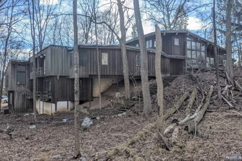 25 Sparrowbush Rd, Upper Saddle River NJ 07458-1420 exterior