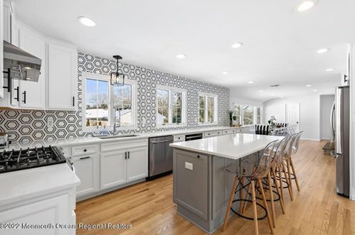 284 Pelican Rd, Middletown NJ 07748-3040 exterior