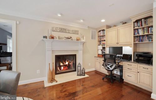 1008 Kimberwicke Rd, Mc Lean VA 22102-1328 exterior