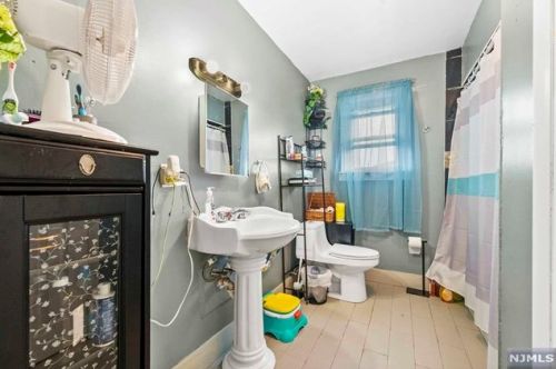 282 Rossiter Ave, Paterson NJ 07502-1317 exterior