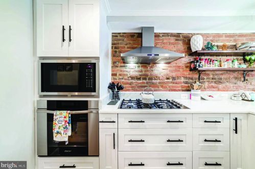 1011 Duke St, Alexandria VA 22314-3402 exterior