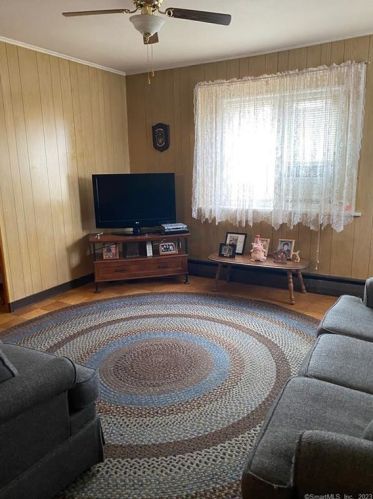 75 Orchard St, Wallingford CT 06492-4130 exterior