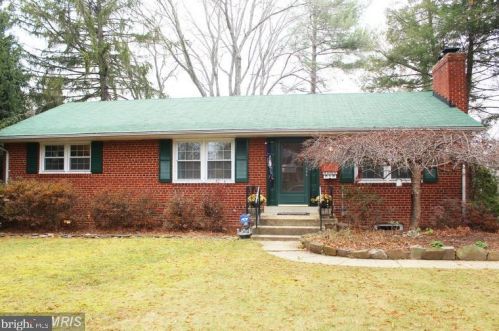 1326 Mayflower Dr, Mc Lean VA  22101-3402 exterior