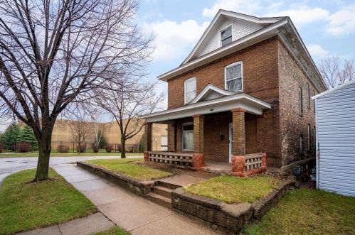 776 Bush Ave, Saint Paul, MN 55106-4402