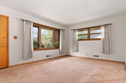 8045 Marion St, Milwaukee, WI 53222-1938