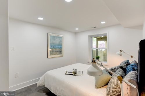 1427 Parkwood Pl, Washington DC  20010-3218 exterior