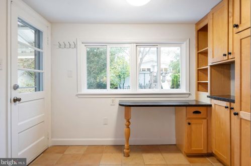 16 Masonic View Ave, Alexandria VA  22301-2204 exterior