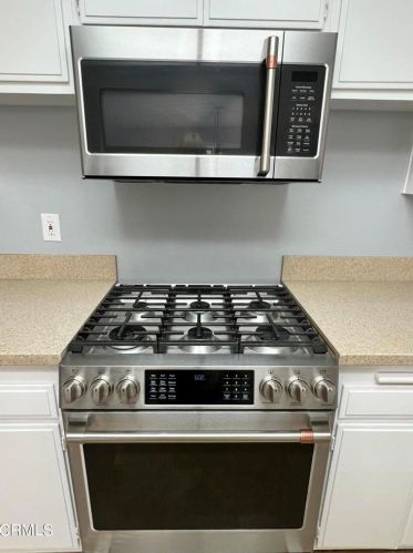 636 Holly Ave, Oxnard CA  93036-1931 exterior