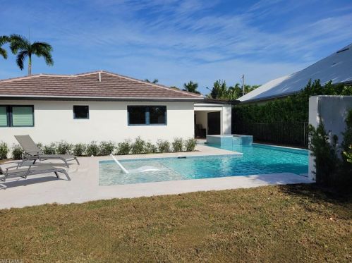 2900 Crayton Rd, Naples FL 34103-3532 exterior