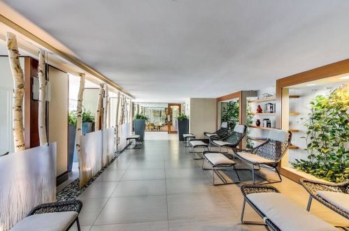 400 Randolph St, Chicago IL  60601-7313 exterior