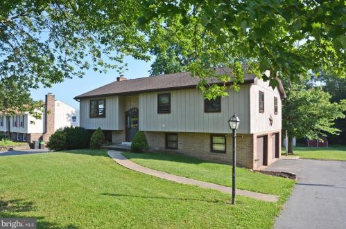 3150 Blue Rock Rd, Lancaster, PA 17603-9792