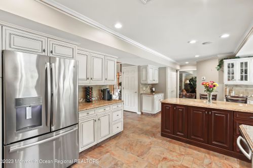 3 Georgian Bay Dr, Morganville NJ 07751-1352 exterior