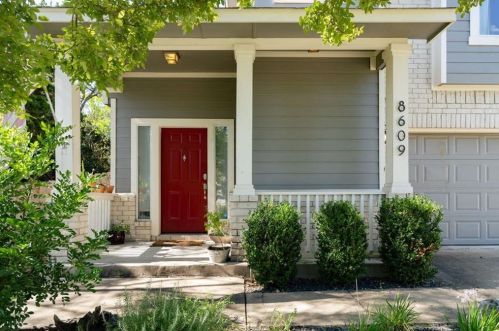 8609 Brock Cir, Austin TX  78745-6368 exterior