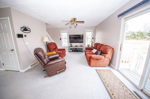 16 Misty Mdw Rd, Enfield CT 06082-3943 exterior