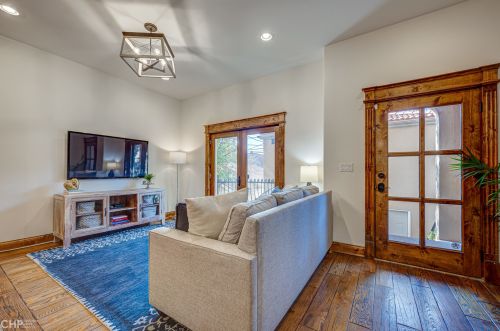 2732 Marshfield Ave, Chicago IL 60614-1016 exterior