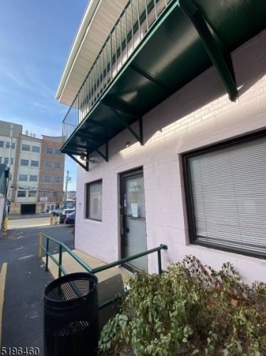 374 Chestnut St, Newark NJ  07105-2495 exterior