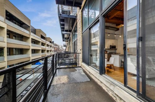 1935 Fairfield Ave, Chicago IL  60647-4204 exterior