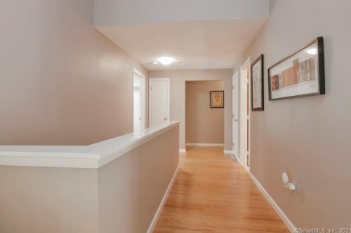 2 Deepwood Dr, Farmington CT 06032-1147 exterior