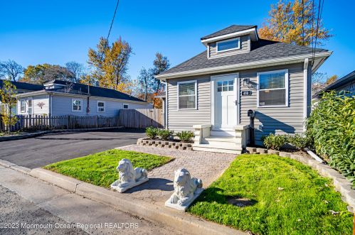 469 Center Ave, Middletown NJ  07748-5370 exterior