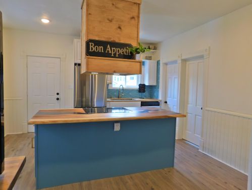 2575 Graham St, Milwaukee WI  53207-1609 exterior