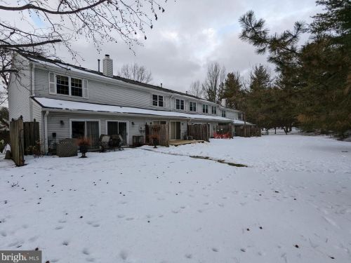 42 Magnolia Ct, Trenton NJ 08648-4828 exterior