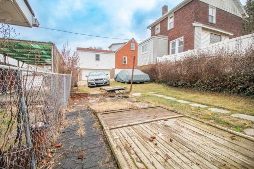 2123 Lloyd Ave, Pittsburgh PA 15218-1734 exterior