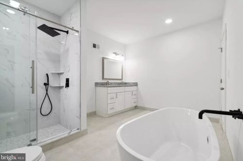 1629 2nd St, Philadelphia PA 19133-0033 exterior