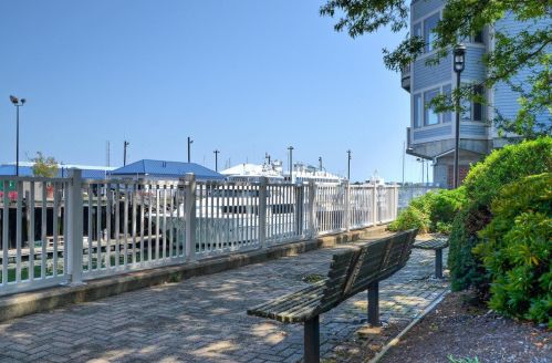 716 Chandlers Wharf, Portland ME 04101-4659 exterior