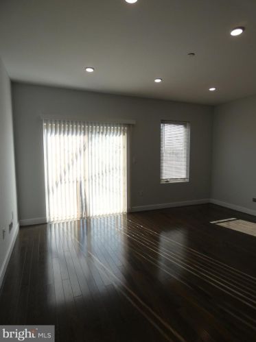 520 Berks St, Philadelphia PA  19122-2138 exterior