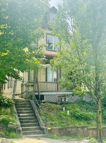 35 Maytide St, Pittsburgh, PA 15227-2019