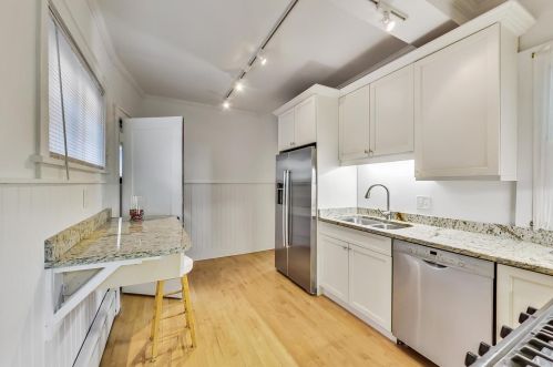 1818 Lunt Ave, Chicago IL 60645-3005 exterior