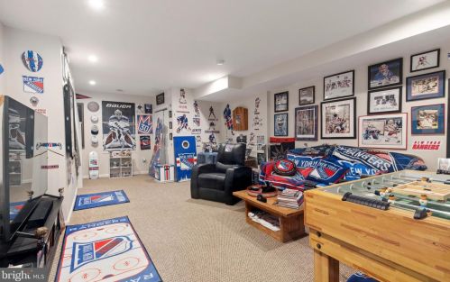 312 Krams Ave, Philadelphia PA 19128-4733 exterior