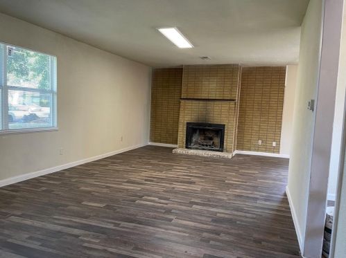 8341 Campanella Dr, Dallas, TX 75243-1809