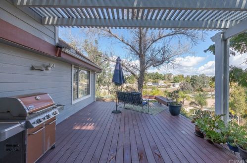 30830 Avenida Del Reposo, Temecula CA 92591-1711 exterior