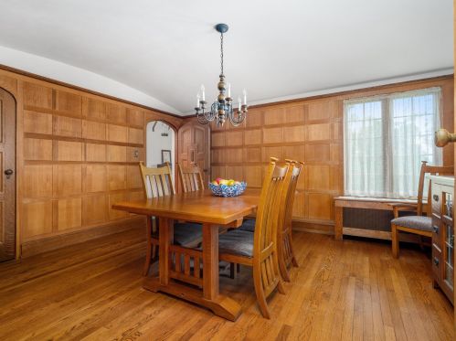 313 Cleveland Ave, Manitowoc WI 54220-2920 exterior