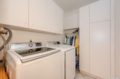 22 Long Acre Ln, Huntington Station NY 11746-7926 exterior