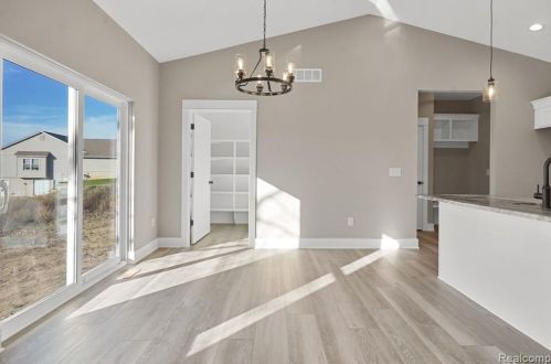 10478 Pne Vly Dr, Grand Blanc MI 48439-2677 exterior